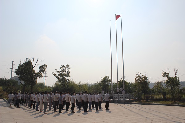 升旗儀式現(xiàn)場(chǎng).JPG